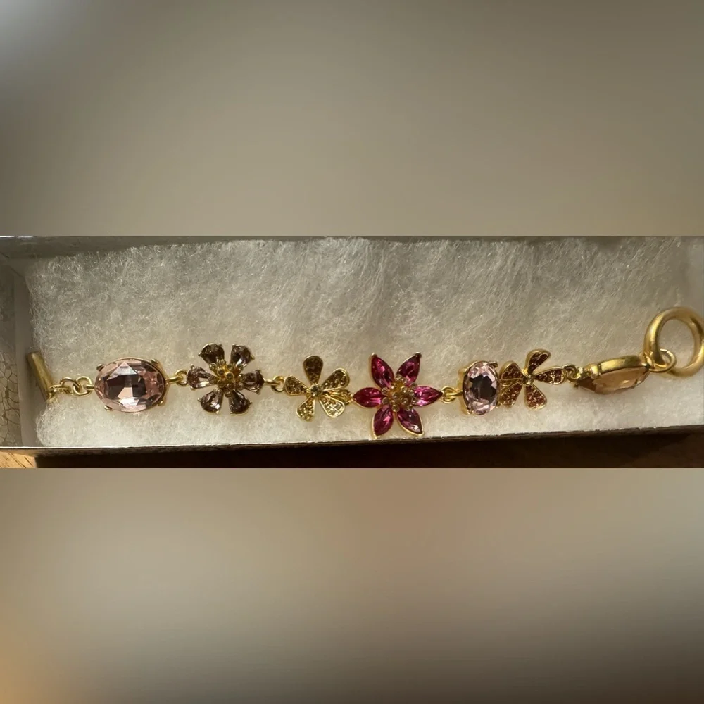 Oscar de la Renta
Crystal Flower bracelet - Picture 3 of 8